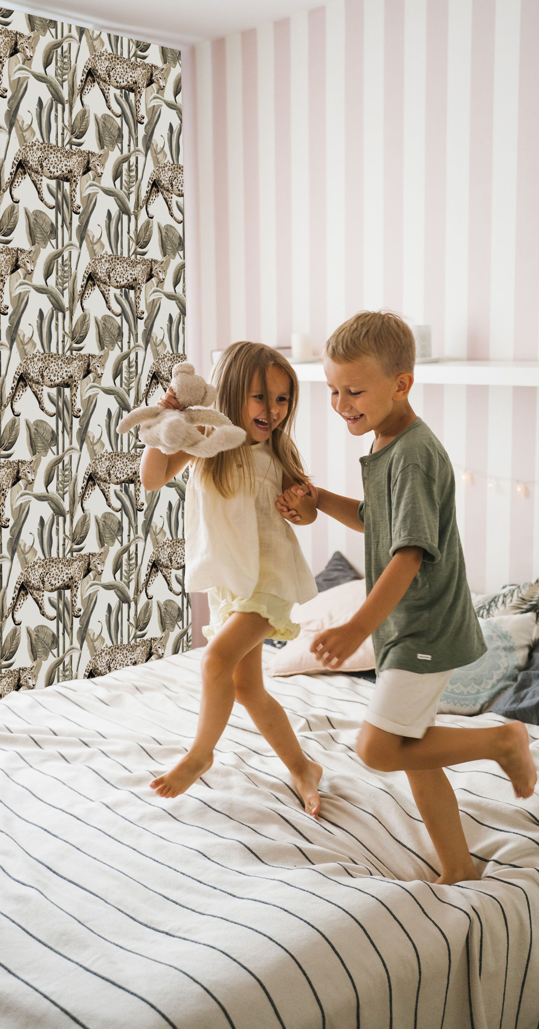 Behang Wild Jungle Stories Panter