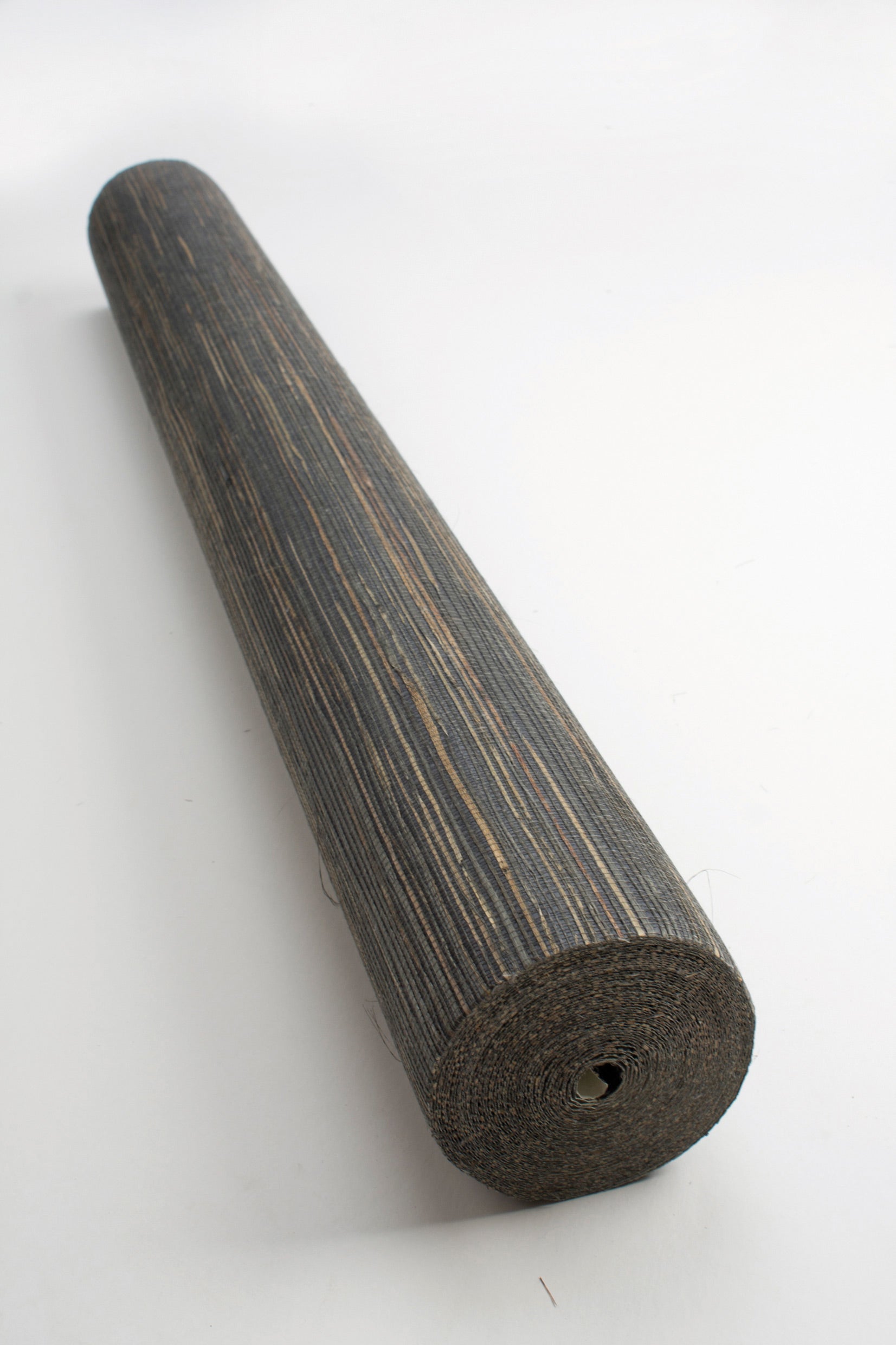Behang zeegras donkerblauw bruin beige mix