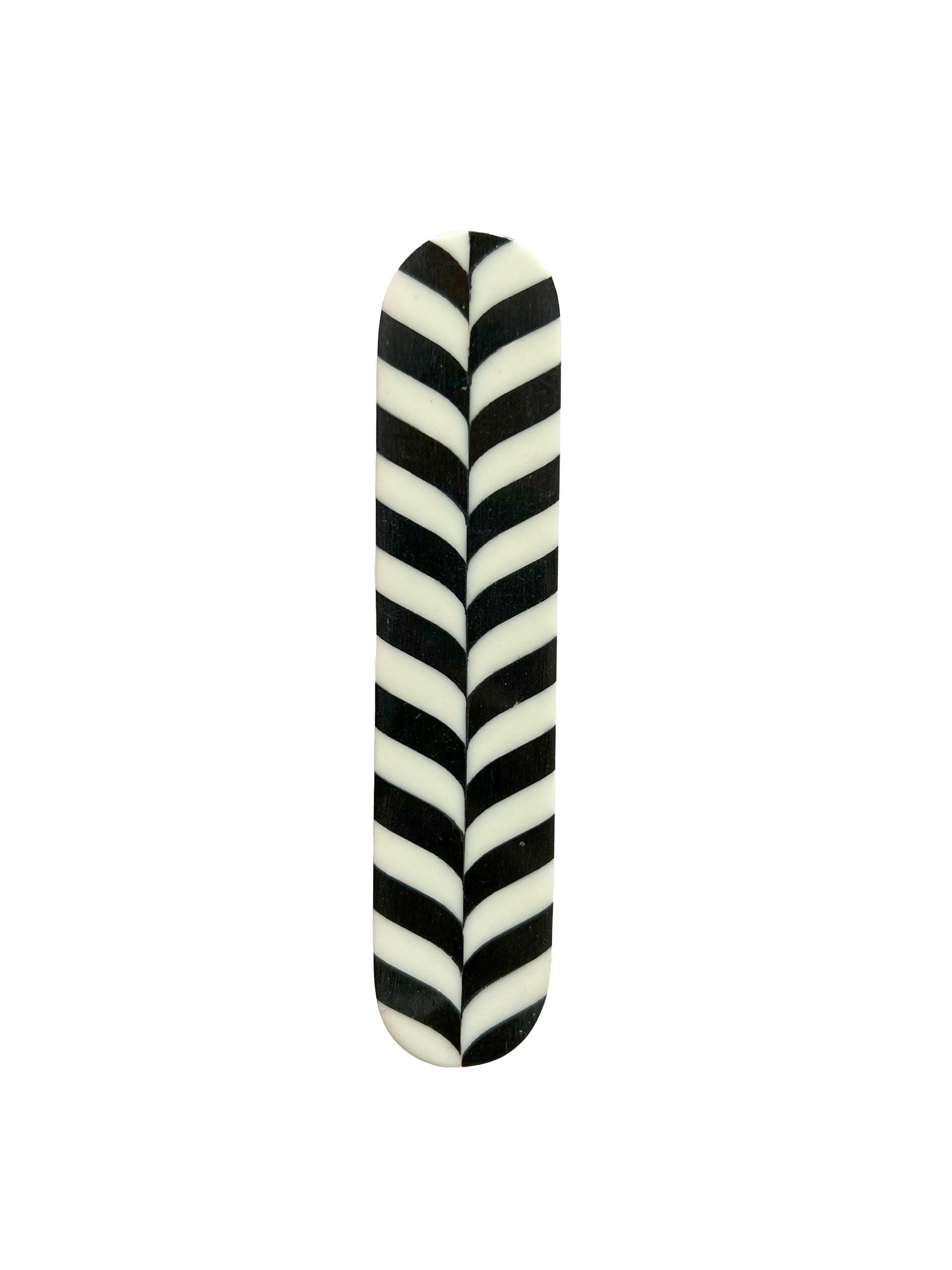 Black wooden herringbone handle