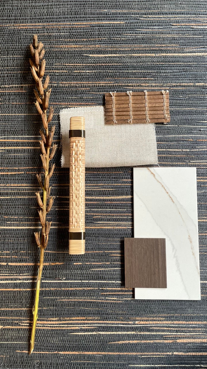 Behang zeegras donkerblauw bruin beige mix